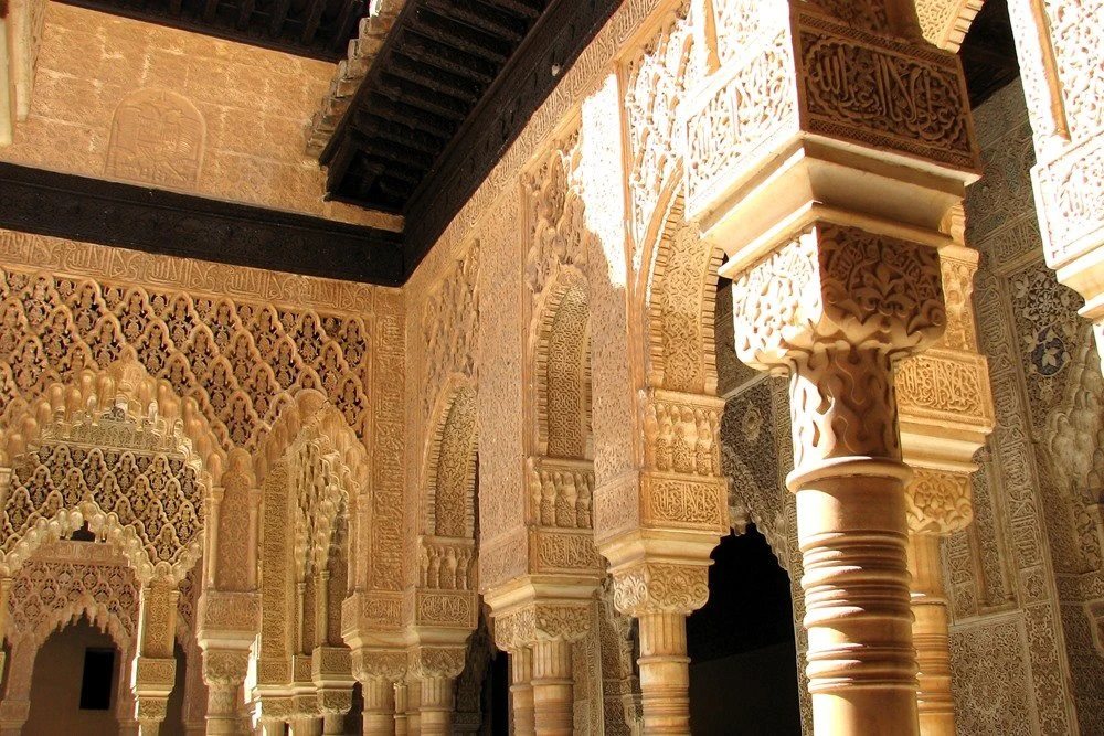 La Alhambra comenzará las obras de restauración de los elementos decorativos del Patio de los Leones
