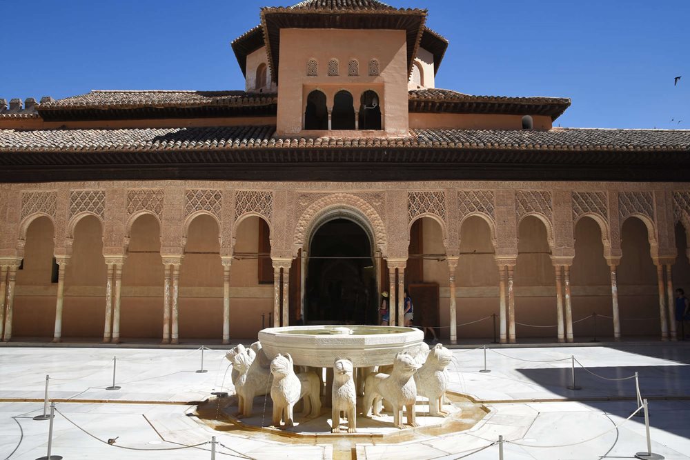 Patio de los Leones - AlhambradeGranada.org Patio de los Leones - AlhambradeGranada.org