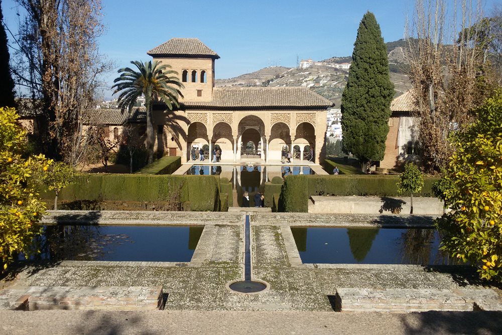 La Alhambra de Granada acoge la exposición “Jardines del Generalife y la Alhambra. El milagro que nació del agua”
