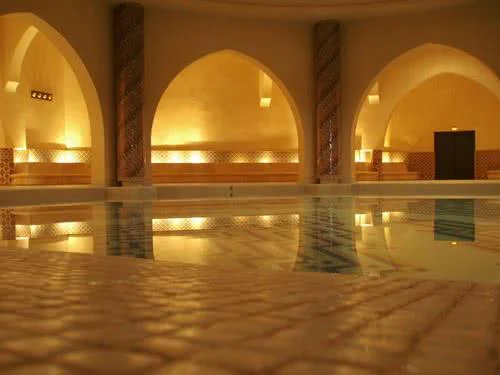Actualmente existen en Granada varios establecimientos que rescatan la tradición del hammam como lugar de encuentro y relajación.