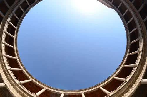 Virtual tour - Charles V Palace and surrounding areas: Justice Tower, Square of the Cisterns, Wine Gate. 